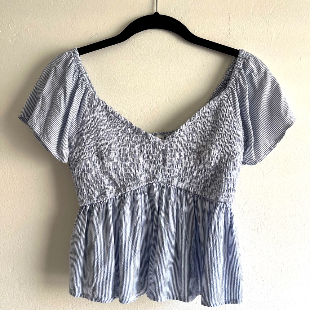 Hollister blouse size small.